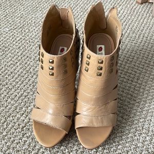 Two lips, tan heels with gold detailing, only worn once